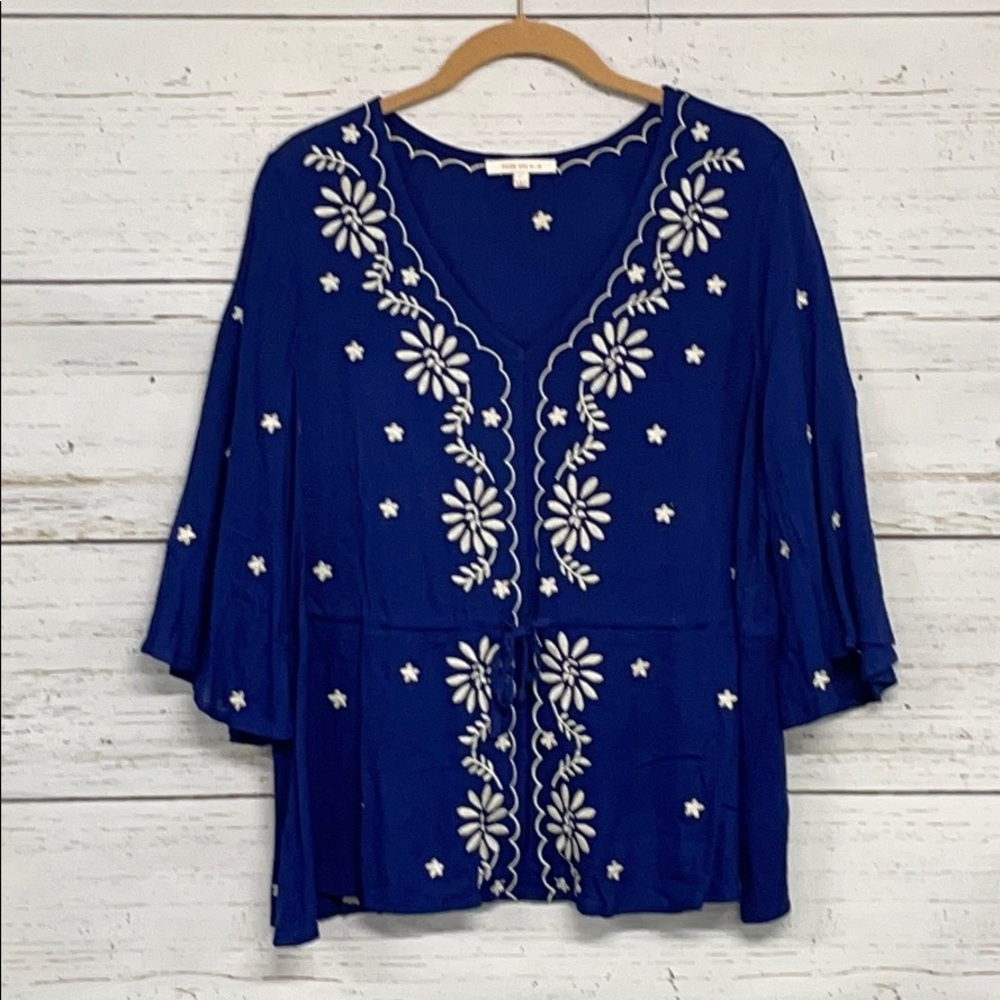 💎 Skies Are Blue accent Top